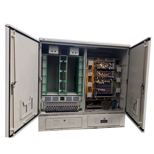How to connect a fiber optic patch cord to a network port