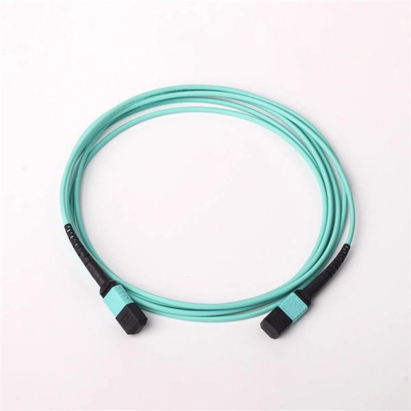 Explosion-proof distribution box and explosion-proof pipe